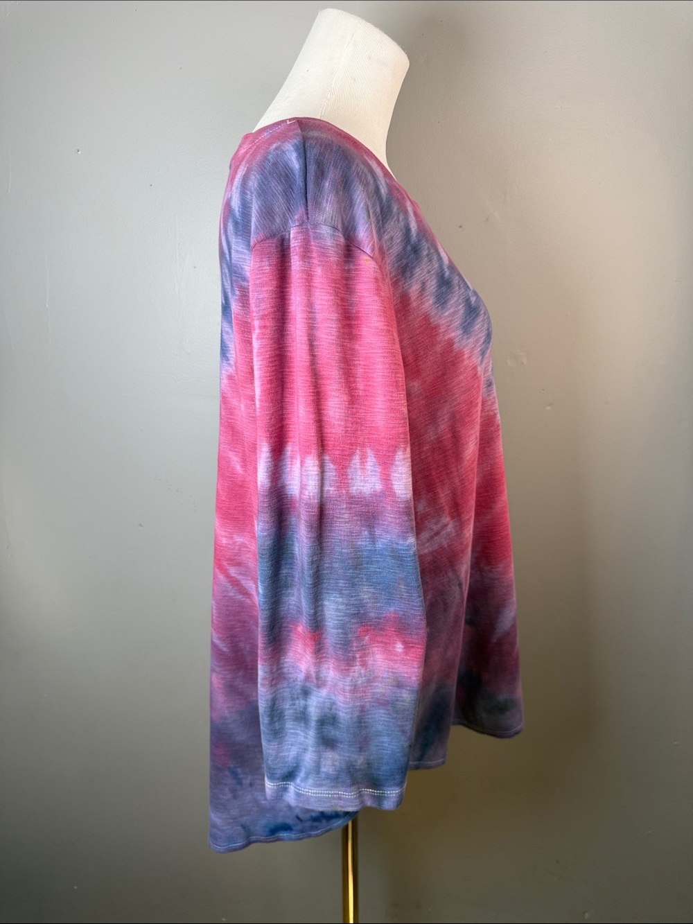 Tie-Dye Relaxed 3/4 Sleeve Top in Pink and Purple - Picture 5 of 8